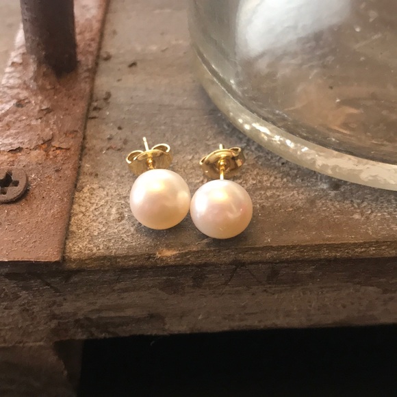 14 k gold real pearl studs new - Picture 1 of 6